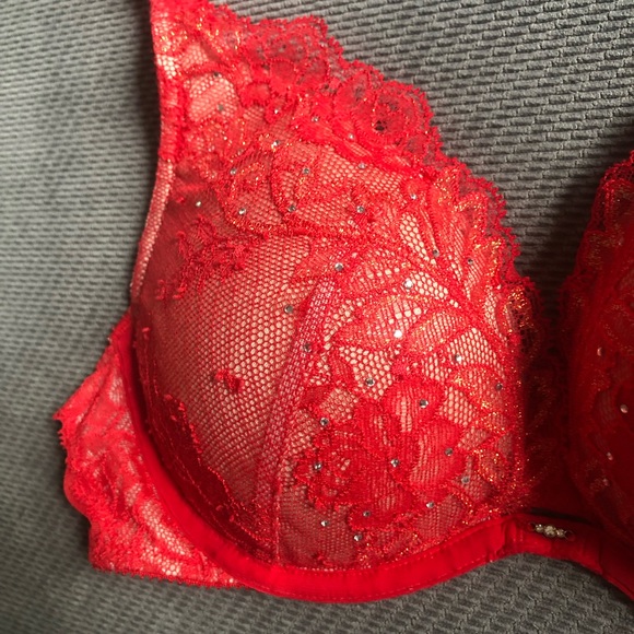 EUC! Sexy Lace push-up w/ rhinestones. - Picture 4 of 13